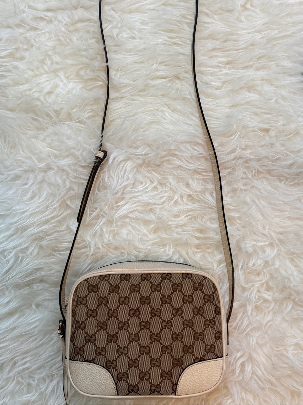 Gucci GG Supreme Crossbody Bag with Cream Trim - Picture 2 of 11